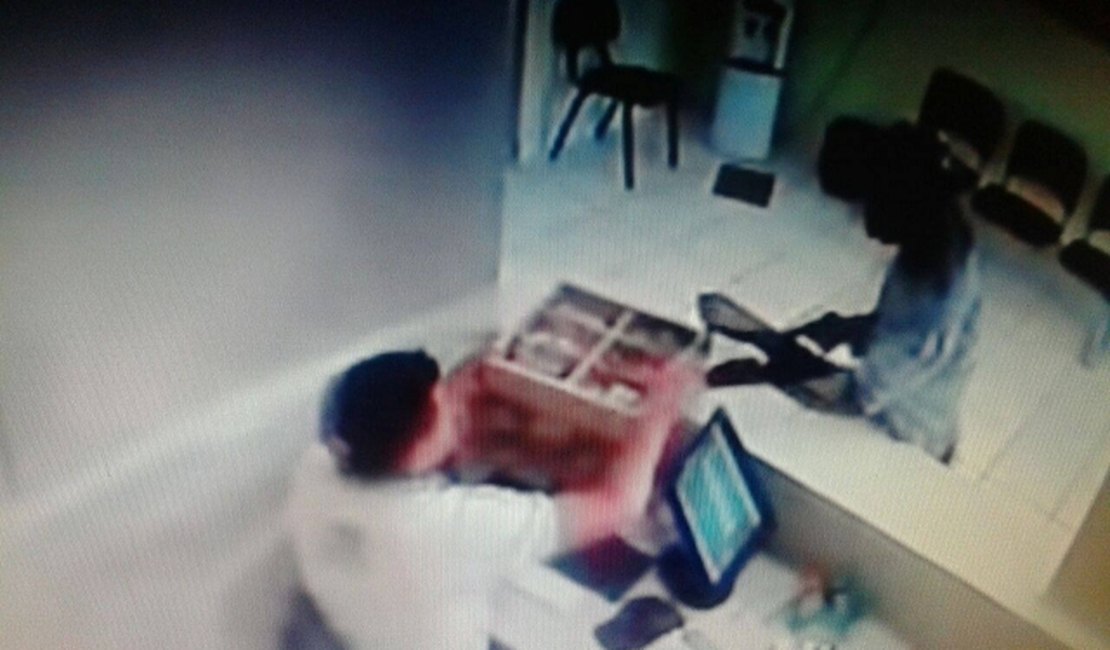 Assaltante invade cooperativa e leva mais de R$ 5 mil