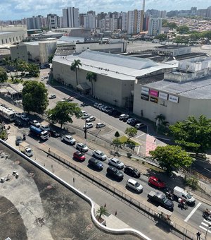 Semáforo quebrado deixa trânsito caótico em toda Avenida Gustavo Paiva
