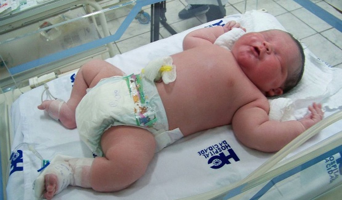 Bebê de 6,2 kg nasce em hospital de Passo Fundo (RS) 