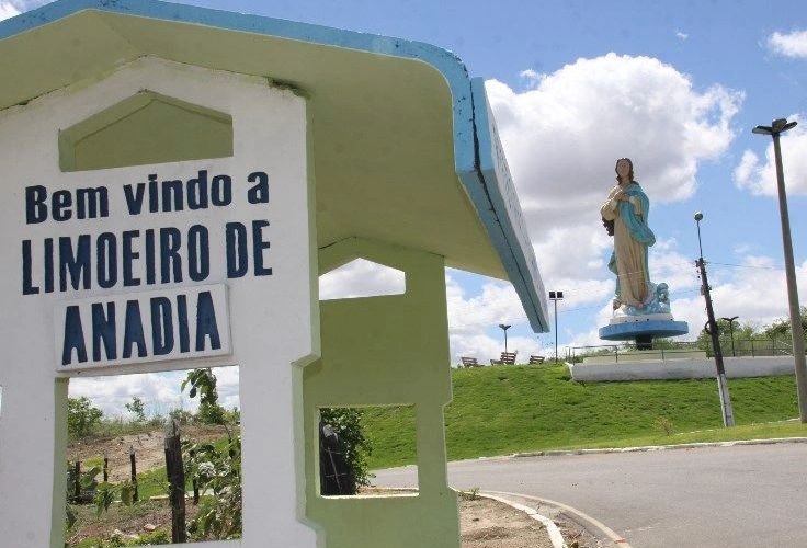 Prefeitura de Limoeiro negocia contratação de cooperativas de trabalhadores para não fazer concurso público