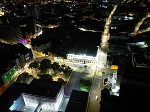 Ruas do Centro de Maceió têm iluminação pública modernizada com tecnologia LED