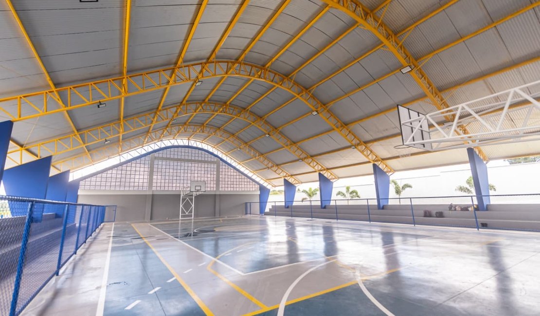 Prefeito Luciano Barbosa inaugura Ginásio de Esportes na Vila São José