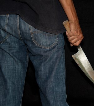 Homem é flagrado com faca em praça no Manoel Teles, em Arapiraca