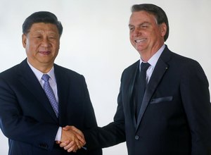 Bolsonaro se encontra com presidente chinês em Brasília