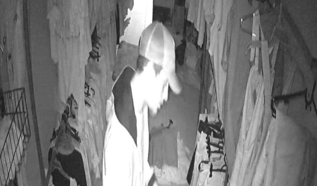[Vídeo] Loja de roupas é invadida e tem peças furtadas durante a madrugada em Arapiraca