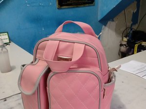 Mulher grávida furta bolsa de loja de produtos infantis mas é detida por populares