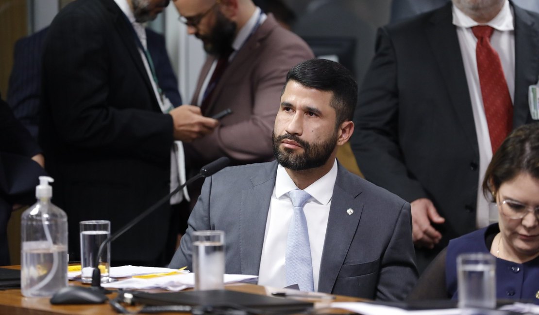 Deputado Fabio Costa confronta Carlos Lupi na CPMI do INSS e expõe falhas na gestão