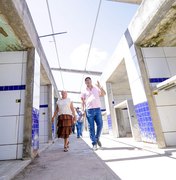 Prefeita Tia Júlia realiza visita técnica a obras no Mercado Público de Palmeira