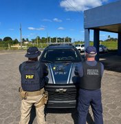 PRF e Receita Federal prende homem com arma e drogas em São Sebastião