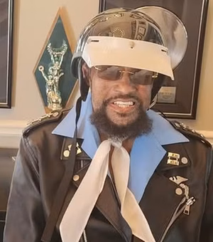 Morre Victor Willis, vocalista do Village People, aos 74 anos