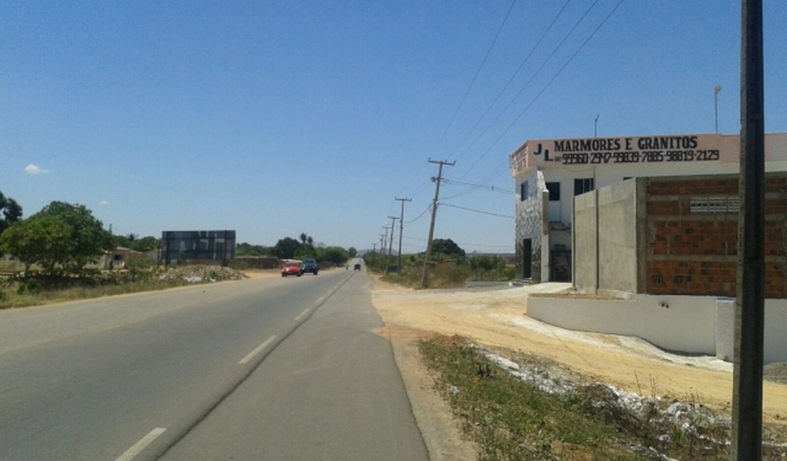 Ladrão rouba dinheiro, cheques e chave de moto de fábrica