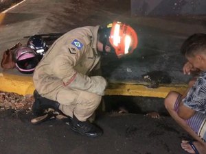 Mulher bêbada cai em bueiro ao tentar recuperar bicicleta em Tangará da Serra no Mato Grosso