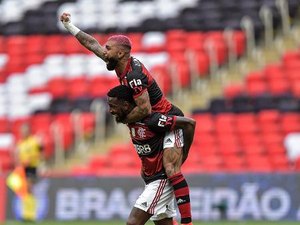 Fla vence o Inter de virada, assume liderança e fica a uma vitória do título do Brasileirão