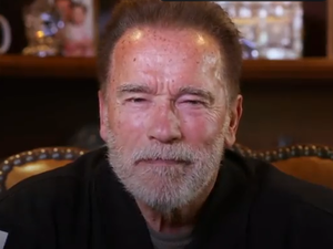 O Kremlin tem mentido a vocês, diz Schwarzenegger aos russos