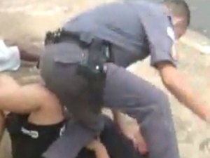 Policial militar é flagrado agredindo mulher grávida no interior de SP