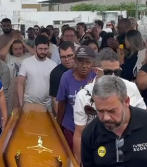 [Vídeo] Legado deixado por Marcos Fontes é lembrado durante sepultamento