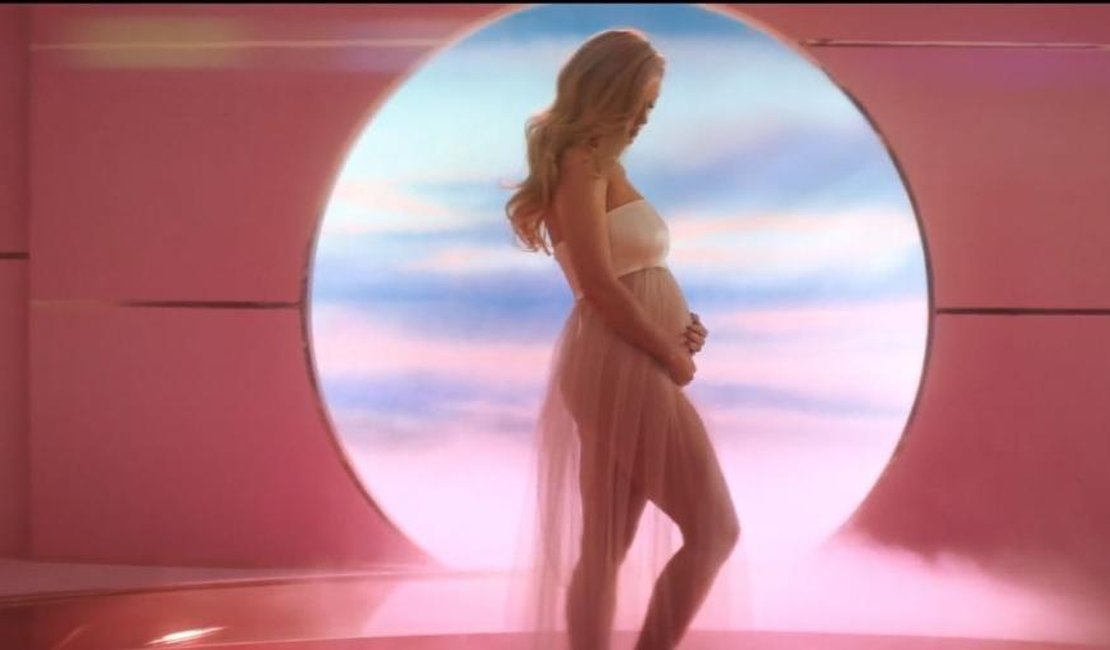 Katy Perry revela que está grávida em novo clipe; assista 