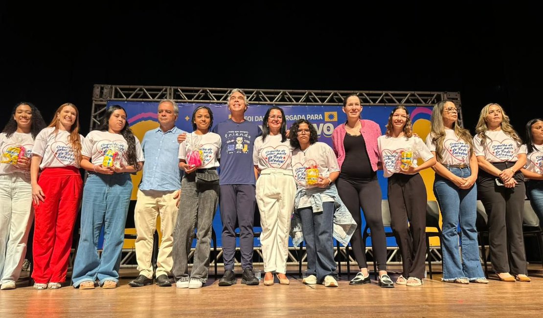 Deputada Cibele Moura participa de entrega de kits do programa “Meu ciclo na escola”