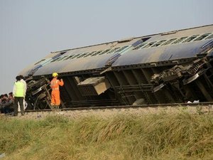 Mais de 100 mortos em acidente ferroviário na Índia