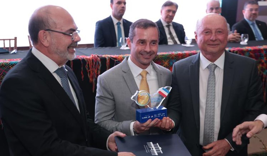 TCE recebe selo ouro na abertura de evento nacional da transparência pública