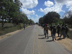 Usina não paga salários e manda trabalhadores voltarem andando para casa