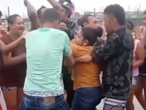 [Vídeo] Veja o momento que criança é resgatada de bueiro em Maceió