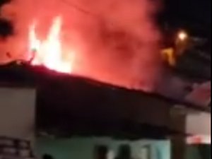 [Vídeo] Incêndio é registrado em casa na cidade de Campestre