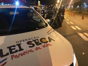 Operação Lei Seca flagra sete inabilitados e prende seis por embriaguez em Maceió