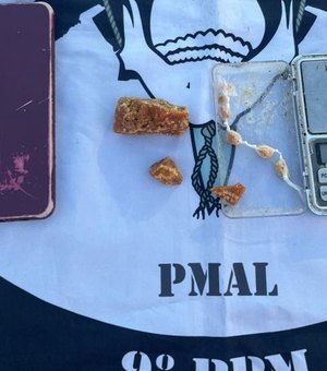 Mulher é presa com crack e admite tráfico de drogas no município de Piranhas