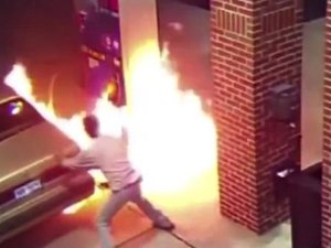 [VÍDEO] Homem causa incêndio em posto