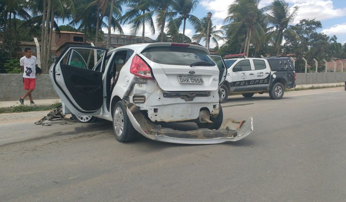 Motorista perde controle de veículo e sofre acidente à margem do Riacho Piauí