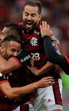 Isla rescinde com Flamengo e está em 'processo' de assinar com a Universidad Católica do Chile
