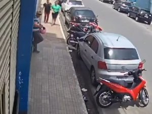 Homem furta moto estacionada no centro de Arapiraca