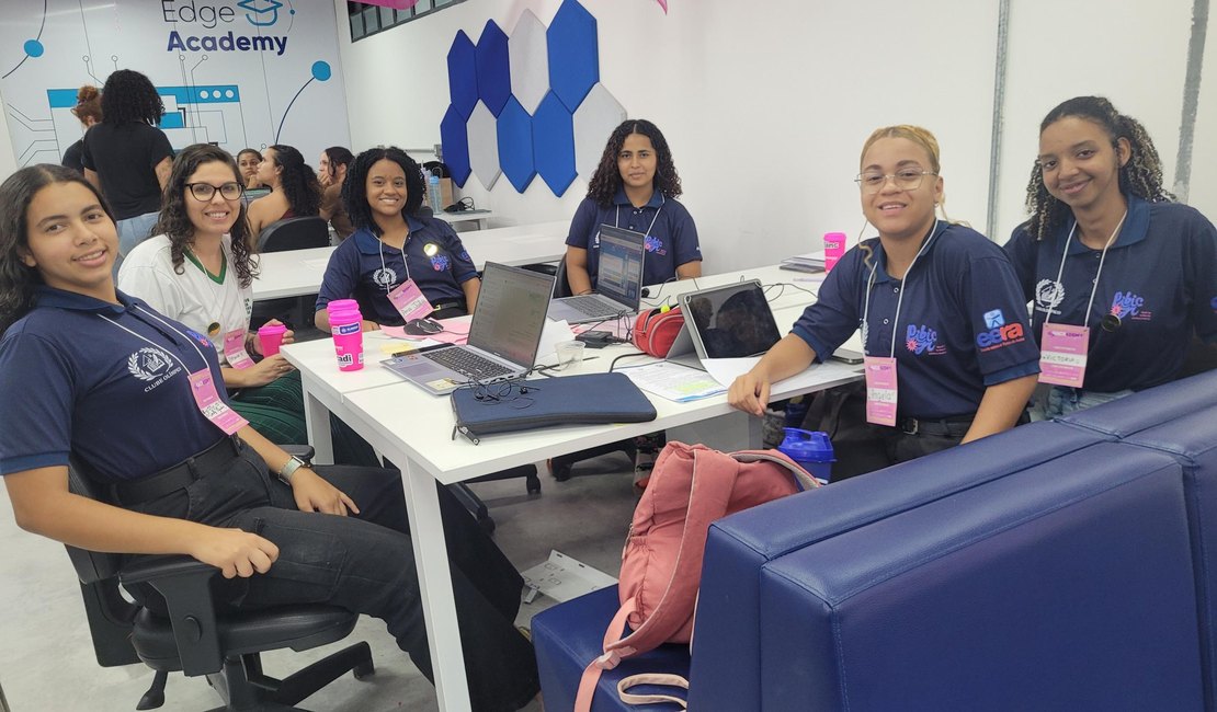 Estudantes da rede estadual participam de maratona de inovação para mulheres