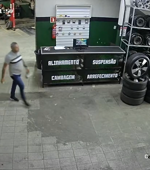 Homem finge ser cliente, toma café e furta celular em loja no Centro de Arapiraca