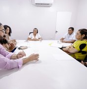 Prefeita de Palmeira discute realização do espetáculo Paixão de Cristo com a Companhia de Teatro Humanacenas