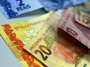 Juros para famílias sobem em agosto e inadimplência chega a 6%
