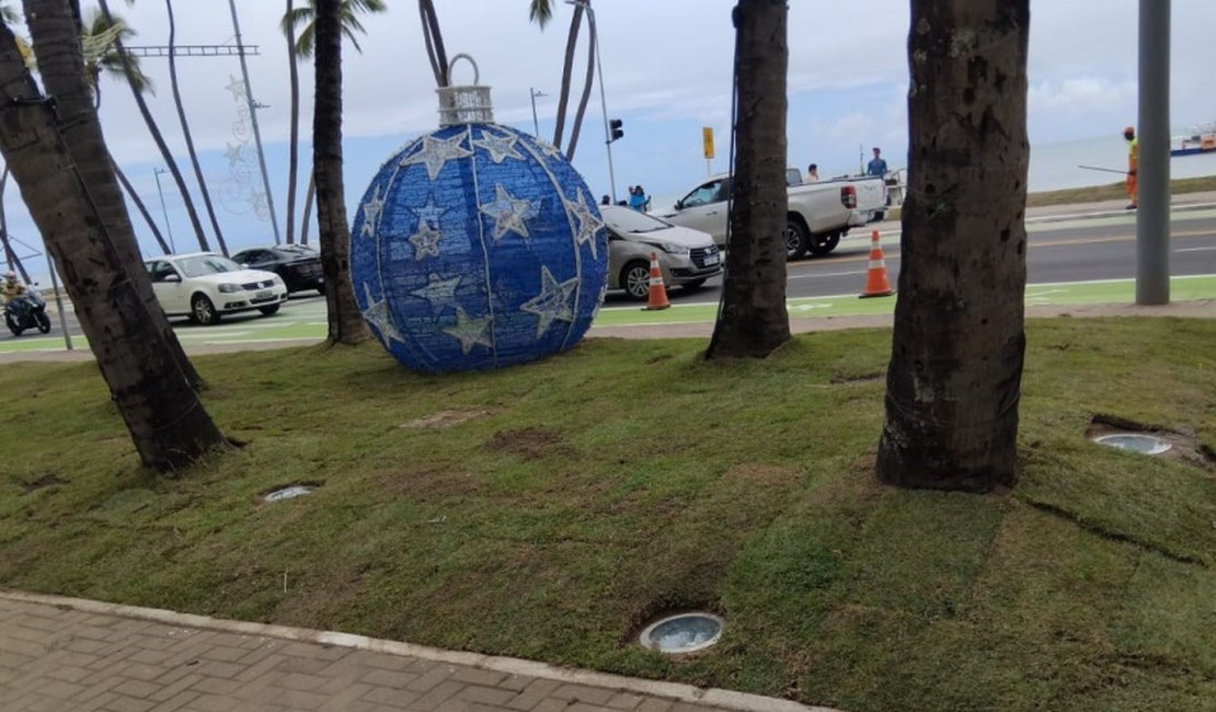 Canteiro da Avenida Silvio Viana, na orla da Ponta Verde, passa por revitalização