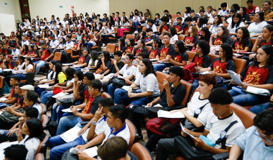 Seduc mobiliza 30 mil estudantes da rede estadual para participação no Enem 2024