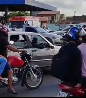 [Vídeo] Colisão entre duas motocicletas deixa uma pessoa ferida na AL-220 em Arapiraca