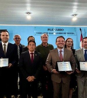 Senador Renan Calheiros prestigia lideranças em Sessão Solene em Cajueiro