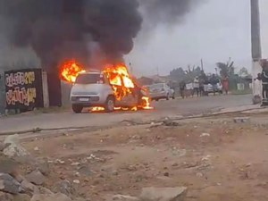 [Vídeo] Carro pega fogo e é dado como perda total no bairro Cidade Universitária