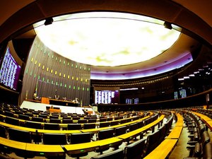 Câmara aprova MP com reforço de até R$ 16 bi a estados e municípios