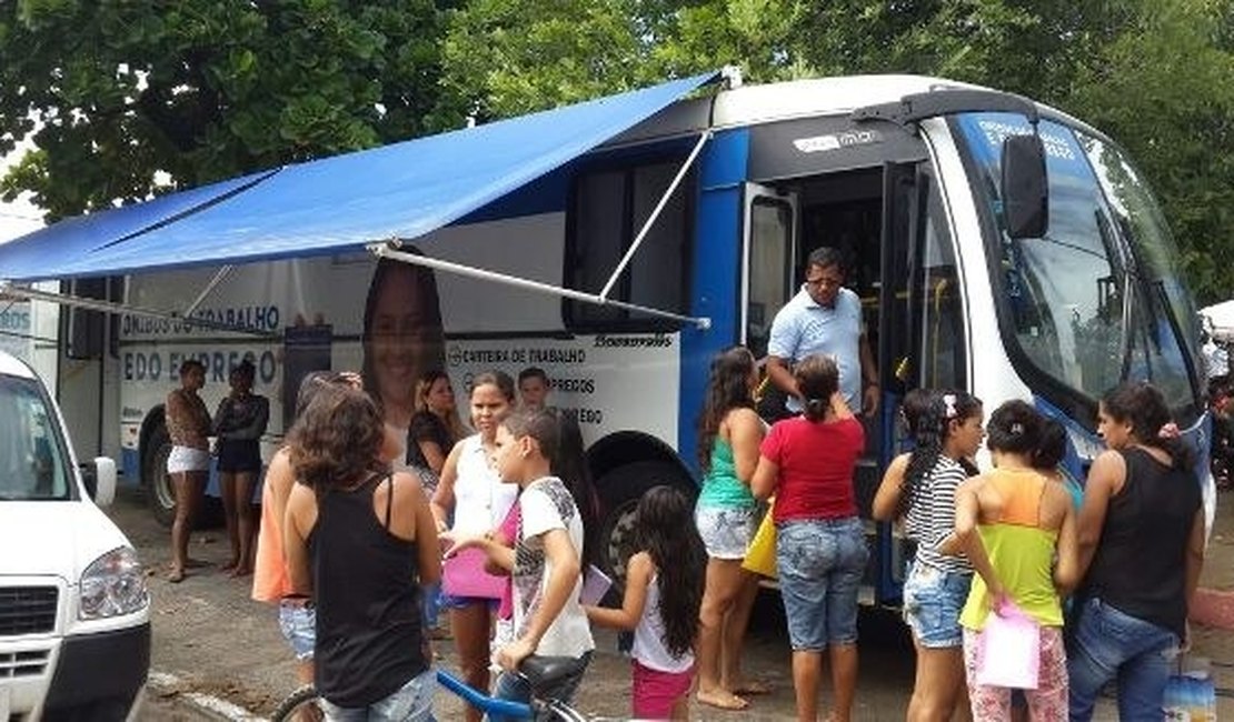 Ônibus do Trabalho e Emprego emite quase mil carteiras nos últimos dois meses