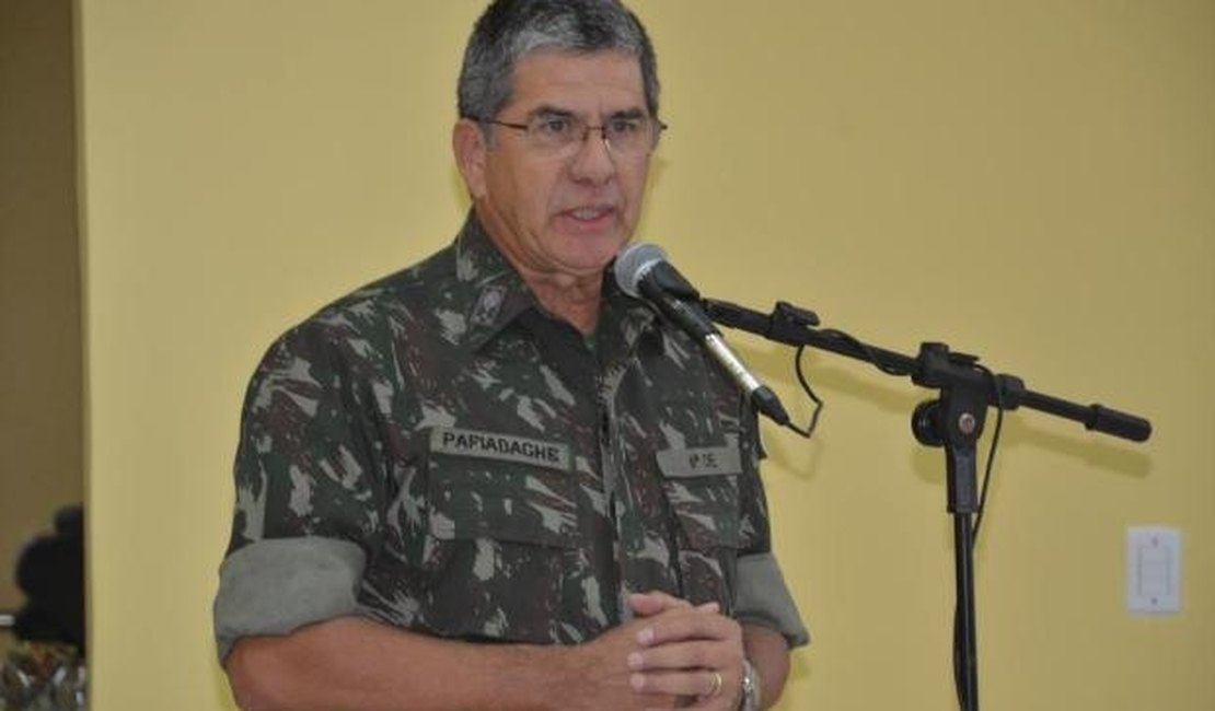 Oficiais da PM prestigiam palestra do comandante militar do Nordeste para a Adesg/AL