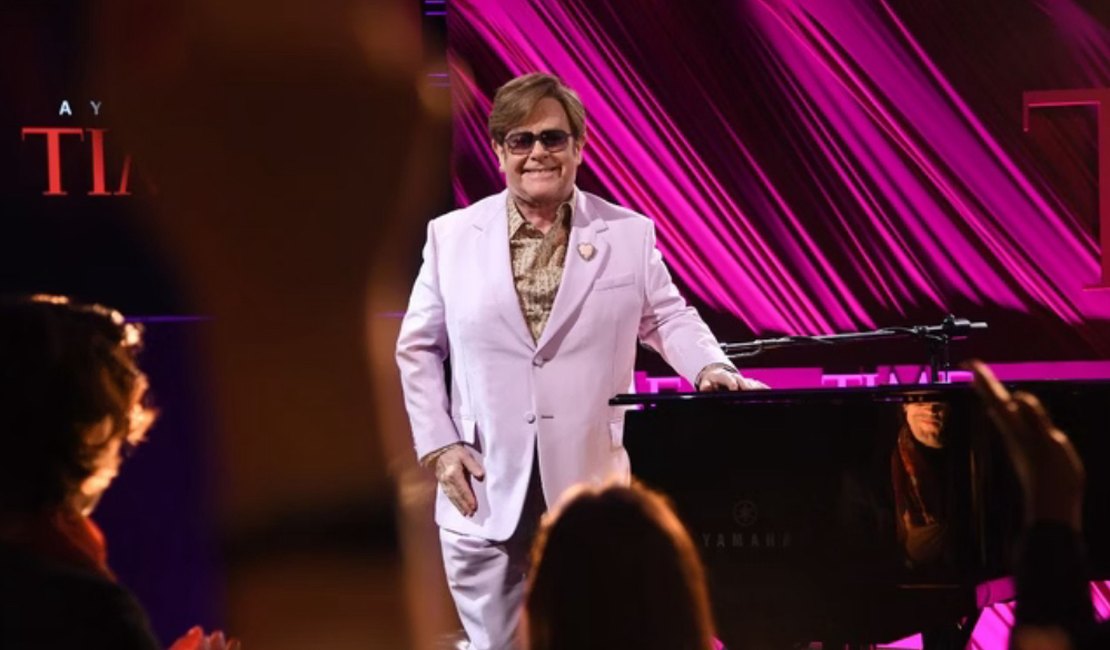 Elton John revelou o que gostaria que estivesse escrito na sua lápide