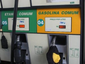 Vendas de diesel e gasolina caem em setembro; etanol dispara, diz ANP