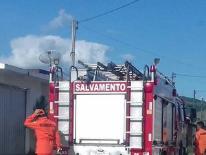 Mulher morre durante incêndio em Penedo