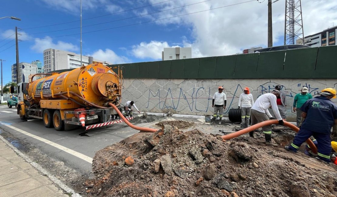 Prefeitura realiza obra de drenagem na alça lateral do viaduto João Lyra