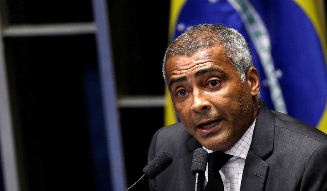 Romário apresenta projeto que proíbe punição a atletas por manifestação política